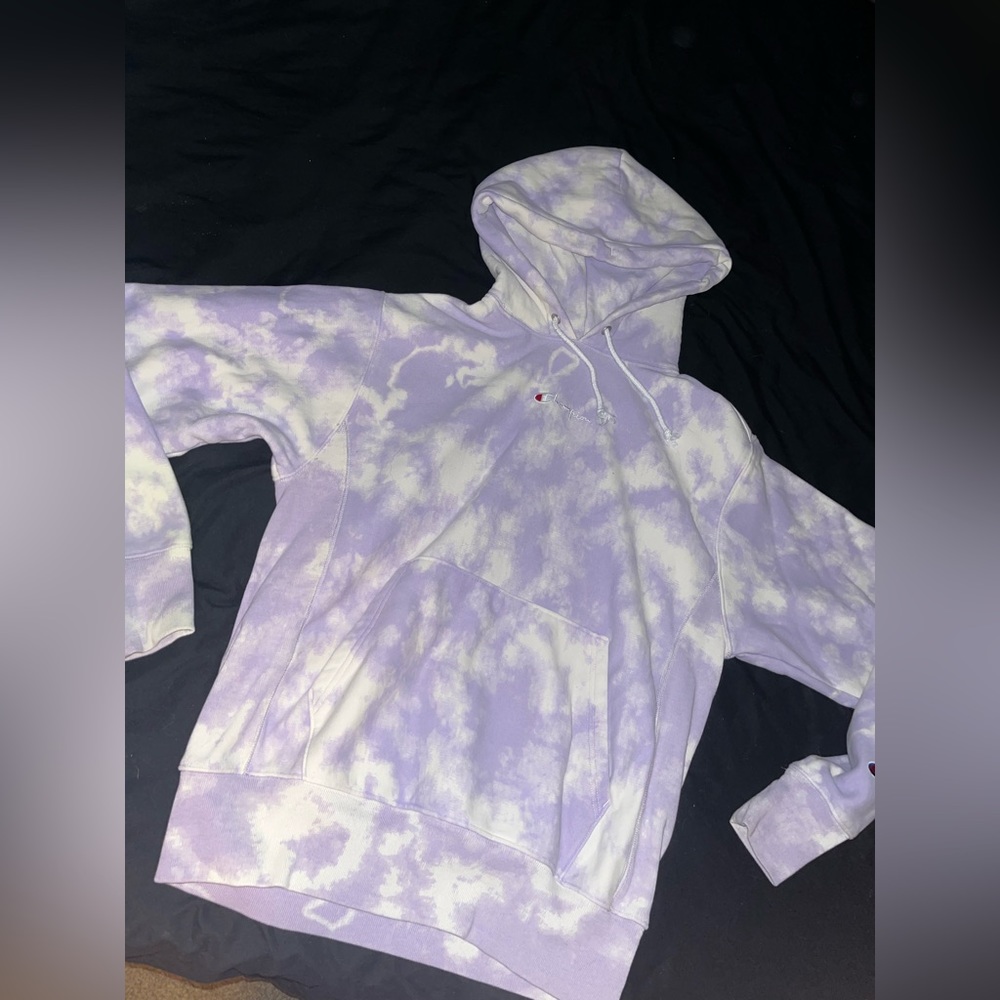 Vintage Champion purple tie dye sweatshirt. Size M!